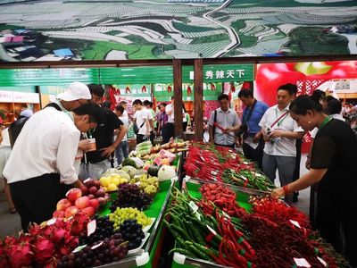 辣博会上我州百余个特色农产品集中亮相!辣味儿已经溢出屏幕~~